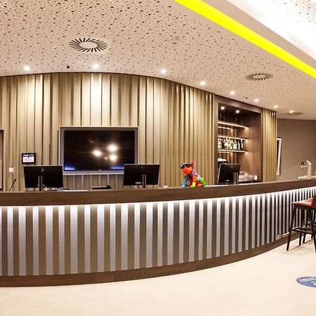 מלון הלברגמוס Hampton By Hilton Munich Airport South מראה חיצוני תמונה